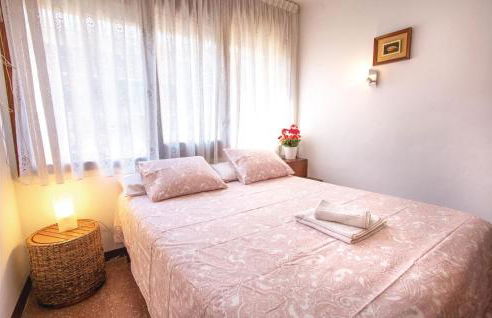 Stunning Apartment In Pineda De Mar - Photo 8