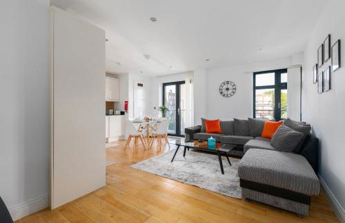 Modern Hoxton 2 Bed, 2 Bath Apartment with Balcony Sleeps 6 - Foto 4