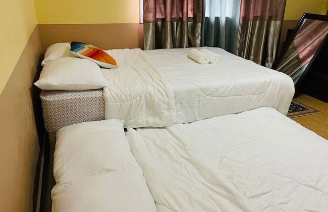 House w 3 Bedrooms And 3 Baths - Free Parking - Photo 2