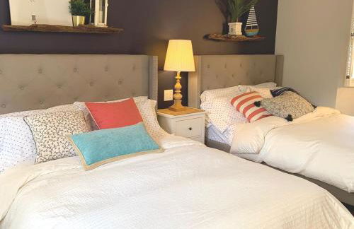 New cozy studio 2 queen beds kitchen walk to water! - Foto 24