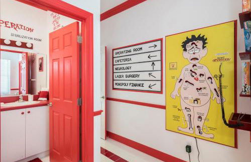 Lakefront Mansion on 10 Acres - Sleeps 15-45 - Foto 49