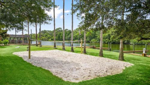 Waterfront oasis with private pool, game room, fire pit and volleyball court - Foto 3