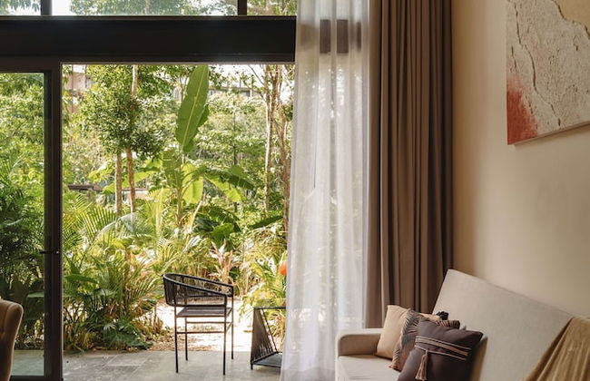 Beautiful Jungle Loft With Rooftop Pool and Gym - Photo 6