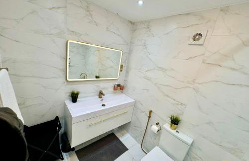 Lux 7 Bedroom residence - Photo 37