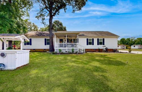 Renovated Retreat with Private Pool and Hot Tub - Photo 23