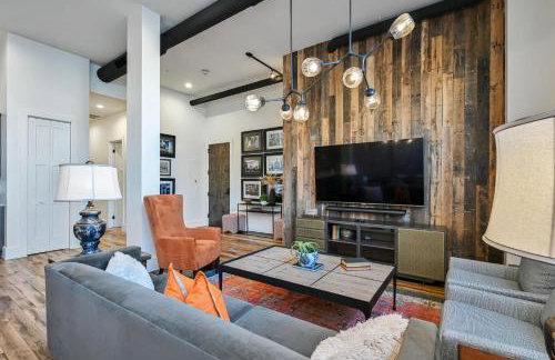 Impressive 2 bed 2 and a half bath City Center Condo with EV Charger - Foto 1
