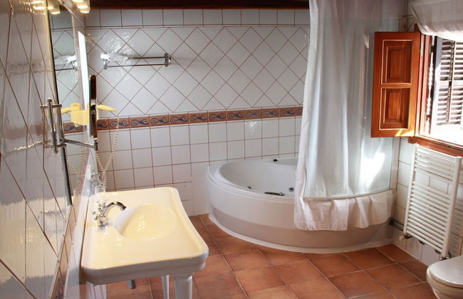 Lush Farmhouse in Sant Miguel de Balansat with Hot Tub & Private Pool - Foto 17