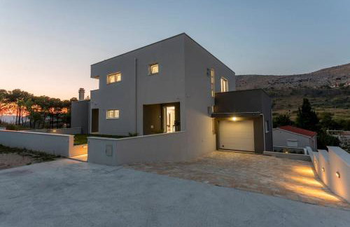 Luxe villa with pool, jacuzzi, and sauna - Foto 28