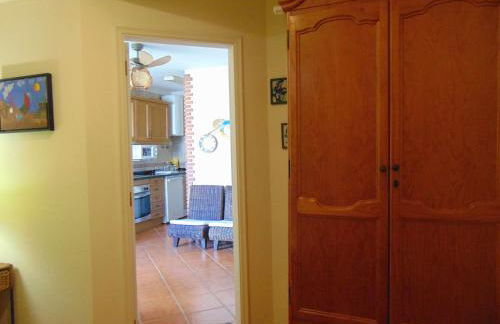 Small cozy flat, by the pool and by the sea - Foto 23