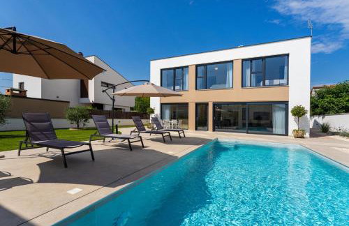 Villa Astral - Photo 1