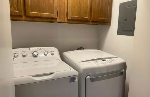 Charming Condo Near WFU and Hospitals, Full Kitchen, Strong WiFi, In-Unit Laundry - Foto 10