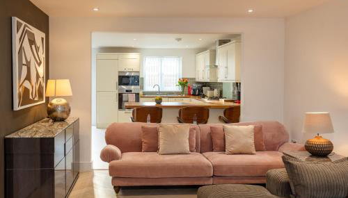 Luxe Detached 3 Bed Luxe House on Exclusive Private Estate Close to Coast Free Hot Tub Sleeps 6 Private Parking for 2 Cars - Foto 2