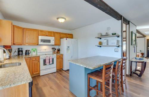 Near Skiing Lakefront Gem with Kayaks in Long Pond - Foto 10