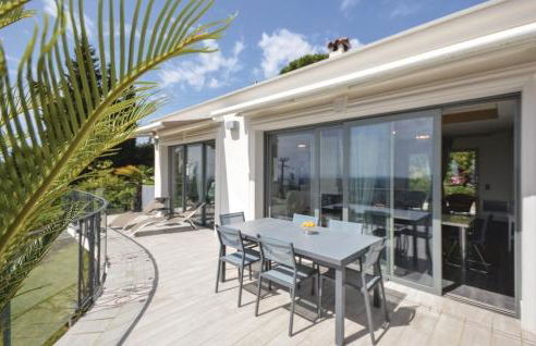 Exceptional Villa with Sea View, Pool & Privacy - Foto 17