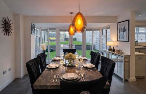 The Grand 4-Bed Ebbsfleet Home - Big Garden & Parking Space, Near Bluewater - Foto 2