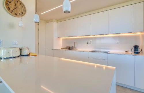 Bayline - Beachfront Bliss & Spa by Bedzy - Foto 12