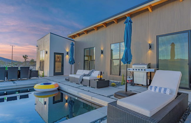 Private Pool, Hot Tub, Firepit Modern Oasis Blue Mirage by Avantstay - Foto 1
