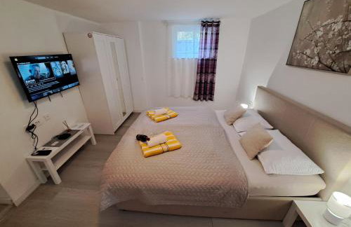Apartments Orlić - Self check-in with code, WI-FI, Netflix, smart TV, garden, terrace - Photo 24