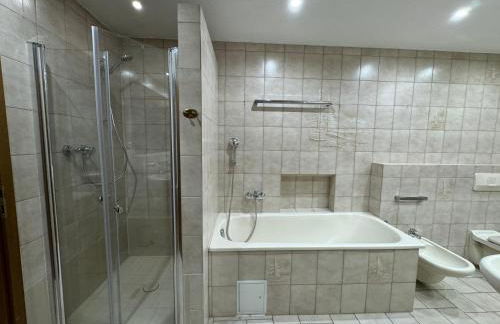 120qm Geräumige Wohnung & Balkon & Parkplatz - Foto 16