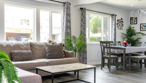 Adorable 2BR-2BA House with EV & Free Parking and Family Friendly in Los Angeles - Photo 4