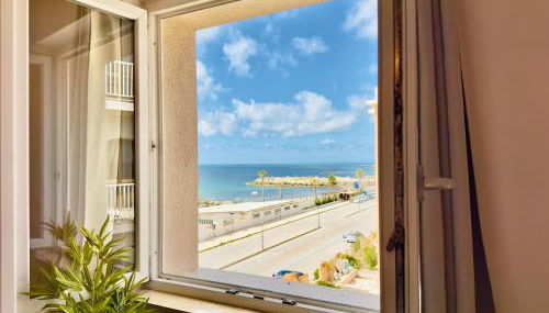 Demetra Seafront Apartment - Parking & Pool - Foto 3