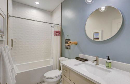 Fireplace and Deck Modern Cabin in Grand Lake! - Foto 19