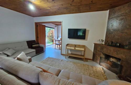 Chalé da Cachoeira - Cachoeira particular dentro da hospedagem - Foto 30