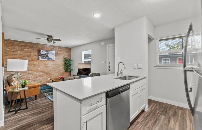 Modern 2BR Near UT Hyde Park Evonify - Foto 7