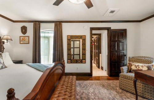 Castle Stay by Gathering Place Hot Tub & Fire Pit - Foto 63