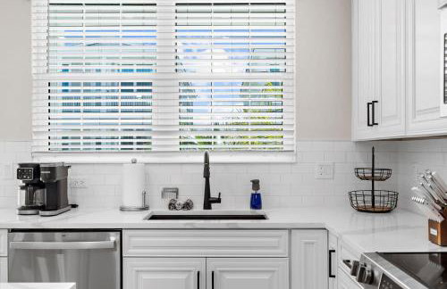 NEW! Manatee Dreams, Pool & Boat Slip, Min to AMI! - Foto 27