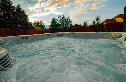 Hillcrest Chalet - Spa - Firepit - Views - USAFA - Foto 3