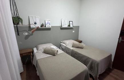 Villa do Aconchego - Casa Decorada para até 6p - Próxima ao Centro - Churrasqueira - Foto 18