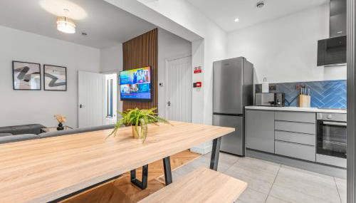 Modern City Centre Townhouse sleeps 10 & Parking - Foto 4