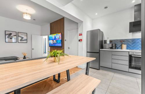 Modern City Centre Townhouse sleeps 10 & Parking - Foto 4