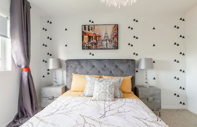 GLOBALSTAY. Modern 3-4 Bedroom Town - Photo 5