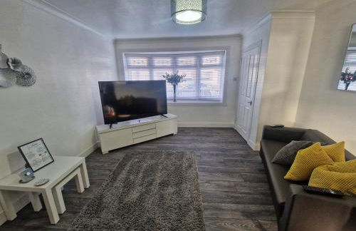 Cozy Shotts House with 2 Bedrooms - Photo 8