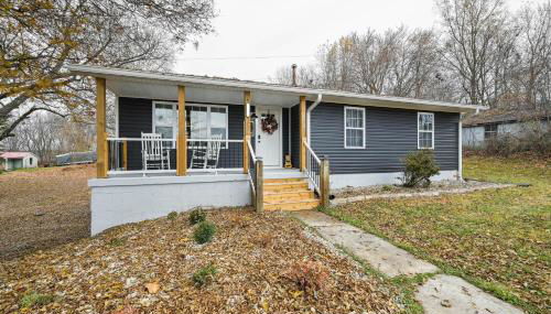 Vine Grove Home with Deck, 4 Mi to Saunders Springs! - Foto 3