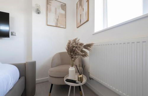 Designer 1BR I Work-From-Home Ready I Fast Wi-Fi - Foto 4