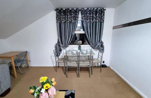 *F1*5GH* Setup for your most relaxed & amazing stay + Free Parking + Free Fast WiFi * - Foto 4