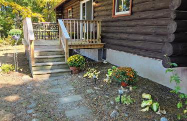 Charming Country Cabin- Cozy, Scenic View, HOT TUB, near CMAC - Foto 24