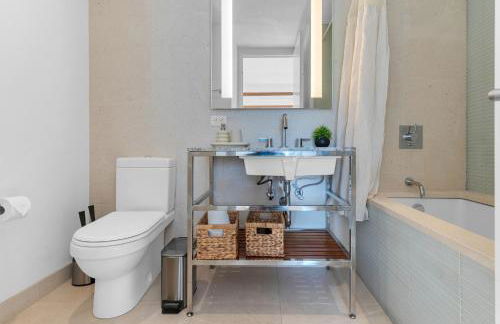 Lavish Two-Story Retreat in the Heart of Manhattan - Foto 51