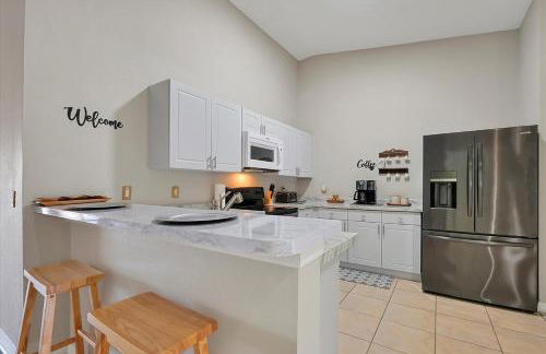 Remodeled Retreat: Tranquil Resort Oasis Near Theme Parks - Foto 17