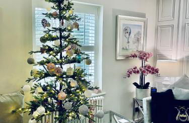 Cotswold Chic Retreats "Cloud Nine" Central Chipping Campden-Parking-Garden - Photo 27