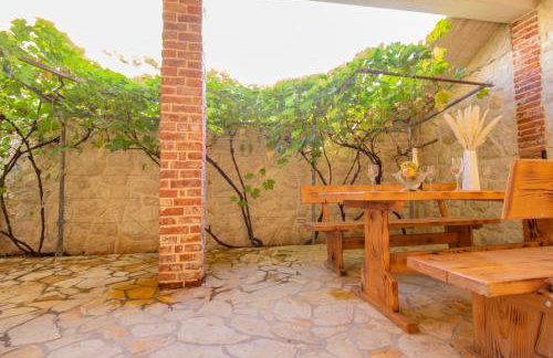 Toncica Sunny terrace with seaview and shaded BBQ area - Foto 5