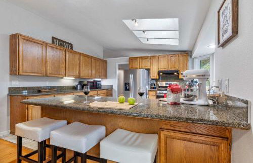 Large Family-Friendly Home on NW Side - Dogs OK - Foto 8