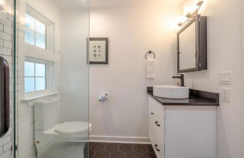 Bayview Cottage - Sun deck, pool, and more! - Foto 21