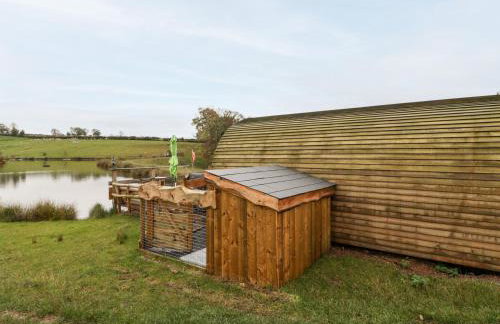 Gander Pod at Salford Court Farm Fishing Cabins - Foto 17