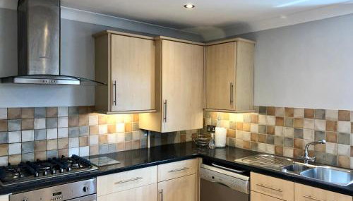 AB - Top floor 2 bed modern town centre apartment with parking for one vehicle - Foto 4