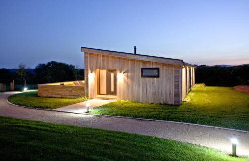 Cheddar Pink, Strawberryfield Park, Cheddar - Photo 19