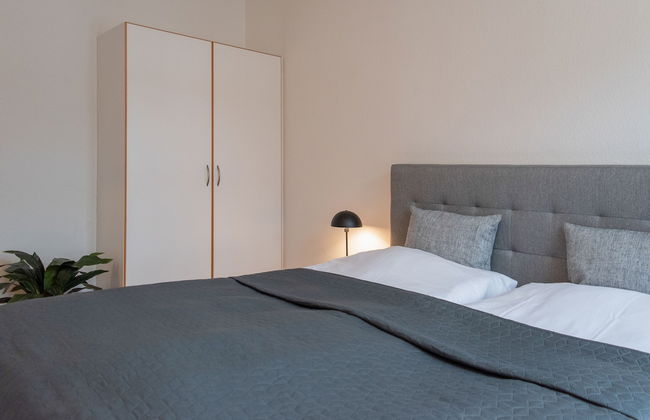 Sanders Boulevard - Smart 3-bdr Apt By the Canal - Photo 14